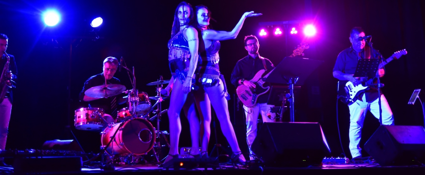 JY SERVE Orchestre et ses chanteuses, danseuses en show