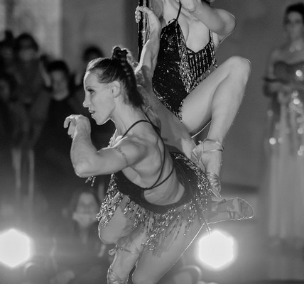 JY SERVE Orchestre Spectacles du monde pole dance